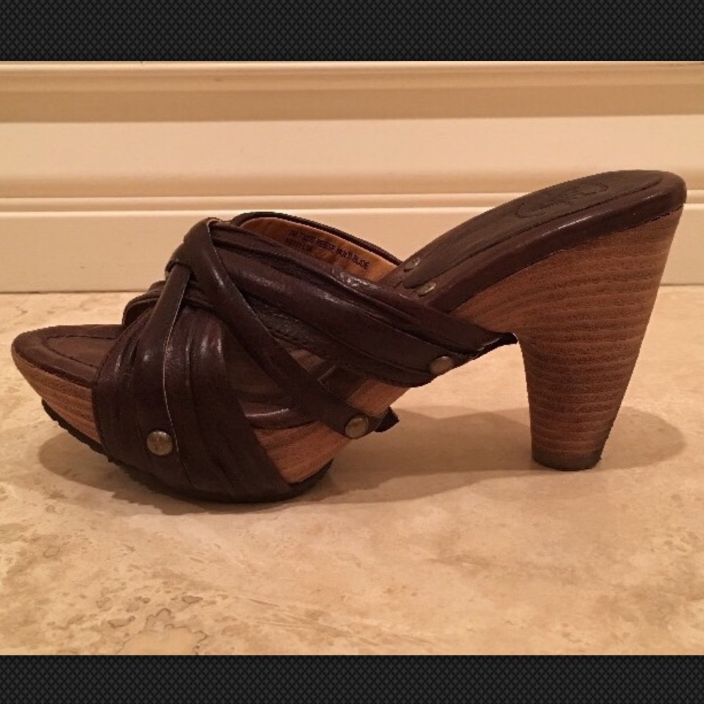 FRYE Brown Distressed Leather Wood Heel Sandal 7M